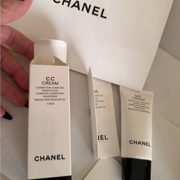 CHANEL AUTHENTIC CC CREAM #10 BEIGE - Picture 5 of 10